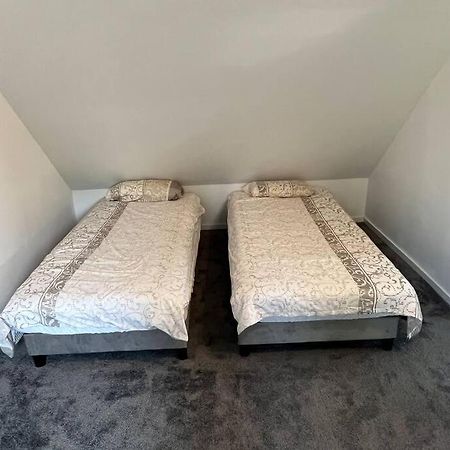 Apartamento Reihenhaus In Ruhiger Lage Pinneberg Exterior foto